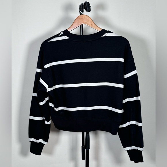 NWOT Lululemon Perfectly Oversized Cropped Crew *Stripe
Boundless Stripe Black - Picture 5 of 10